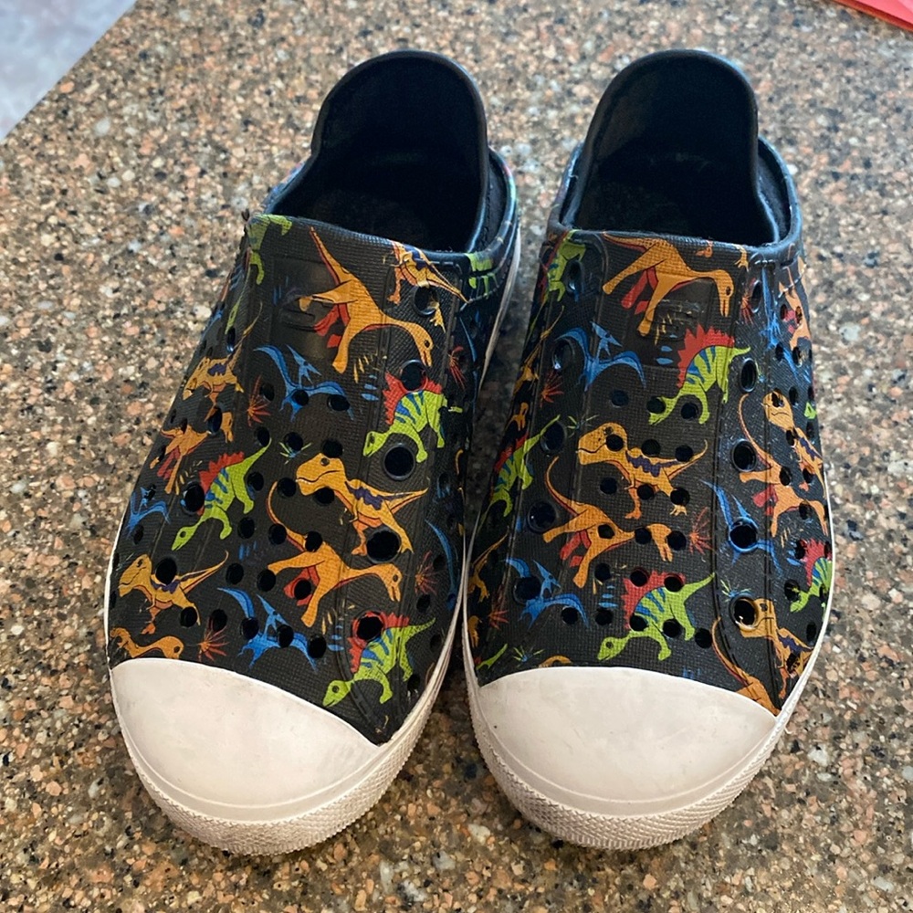 Like New Dino kids sketcher shoes